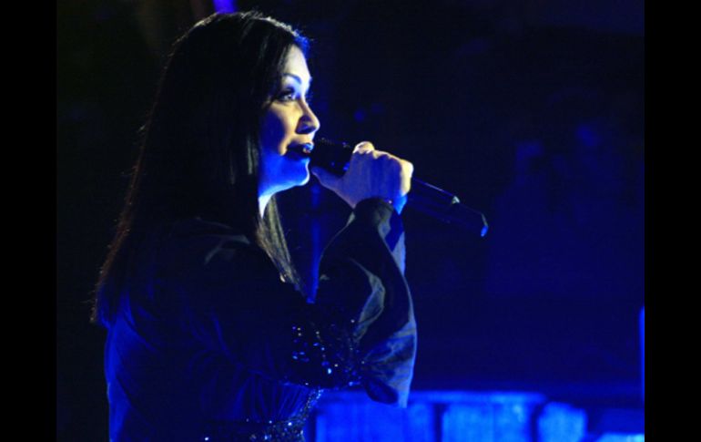 Ana Gabriel causó euforia en los casi seis mil seguidores que asistieron al Palenque de las Fiestas de Octubre. A. HINOJOSA  /