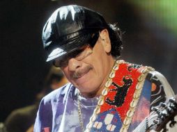 La selección de temas incluye las mejores canciones de guitarra elegidas por Santana y Clive Davis. EFE  /