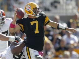 Ben Roethlisberger (7) regresó a los emparrillados con una victoria. AP  /