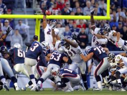 Imagen del gol de campo de Gostkowski que mandó el juego a tiempo extra. REUTERS  /