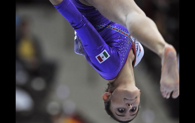 La mexicana Elsa García realiza su rutina en el campeonato de Gimnasia  Artistica. EFE  /