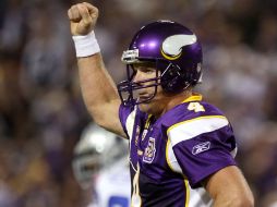 El mariscal de campo Brett Favre contento por el triunfo ante Dallas. AP  /