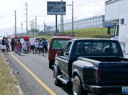 Los manifestantes bloquearon toda la carretera; ante las protestas, abrieron después un carril. E. PACHECO  /