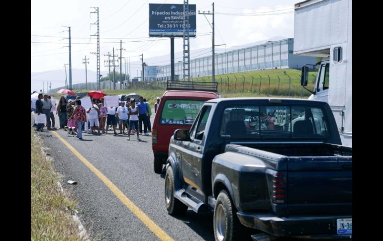 Los manifestantes bloquearon toda la carretera; ante las protestas, abrieron después un carril. E. PACHECO  /