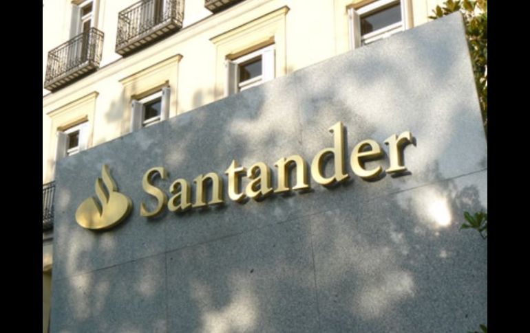 Santander México firmó un acuerdo con el fondo privado español Eolia Renovables. ARCHIVO  /