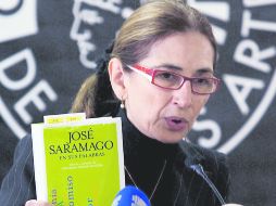 Pilar Reyes, viuda de José Saramago, presentó en Madrid un libro que reúne los pensamientos del escritor portugués.EFE  /