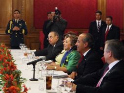 Aspecto del encuentro que celebraron en el Palacio Nacional el Presidente Felipe Calderón y senadores del PRI. EL UNIVERSAL  /