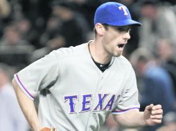 Cliff Lee se adjudicó otra victoria contra Los Yankees y da la ventaja a los Rangers 2-1 en la serie. AP  /