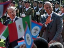 Felipe Calderón dio la bienvenida al ministro de Belice en Los Pinos. NTX  /