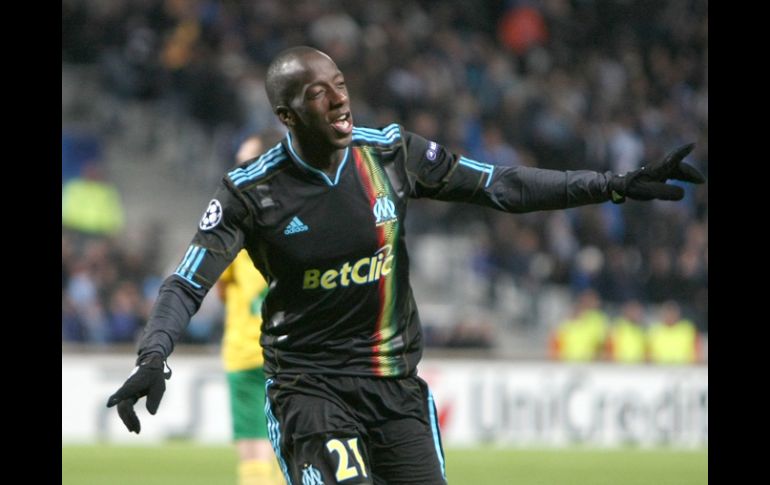 Souleymane Diawara del conjunto del Olympique de Marsella festeja el único gol del partido.AP  /