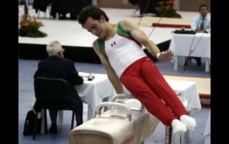 Javier Cervantes y el resto de la Selección nacional de gimnasia artística buscarán el año entrante su pase a Londres 2012. MEXSPORT  /