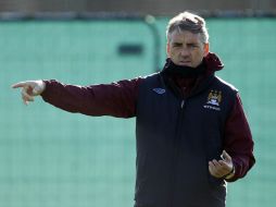 El técnico del Manchester City, Roberto Mancini durante un entrenamiento. REUTERS  /