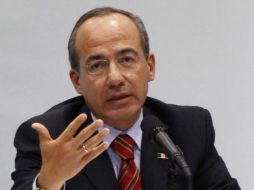 Felipe Calderón reconoció a los diputados por aprobar la iniciativa de la Ley de Ingresos. AP  /