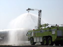 El aeropuerto de Guadalajara compró un camión para su equipo especializado para combate de incendios. J. VENTURA  /