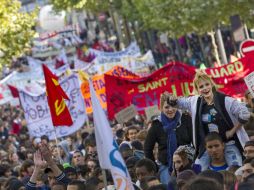 Estudiantes de instituto se manifiestan en contra de la reforma de las pensiones en Francia. EFE  /