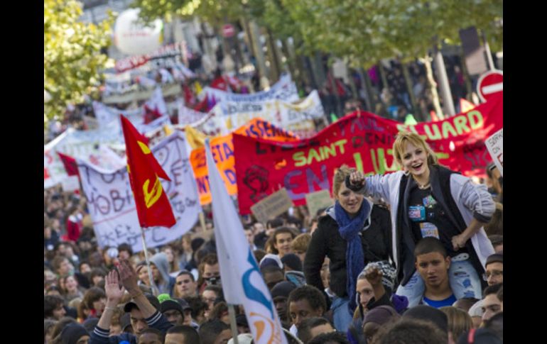 Estudiantes de instituto se manifiestan en contra de la reforma de las pensiones en Francia. EFE  /