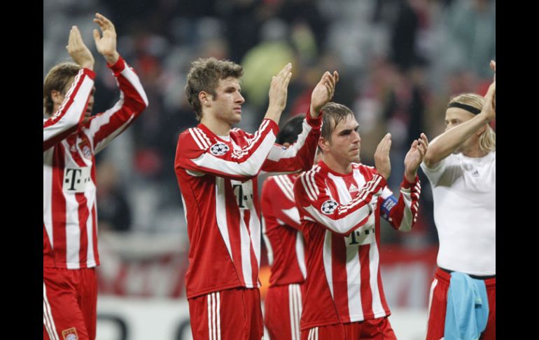 Los jugadores del Bayern Munich esperan un fuerte partido ante el Hamburgo. AP  /