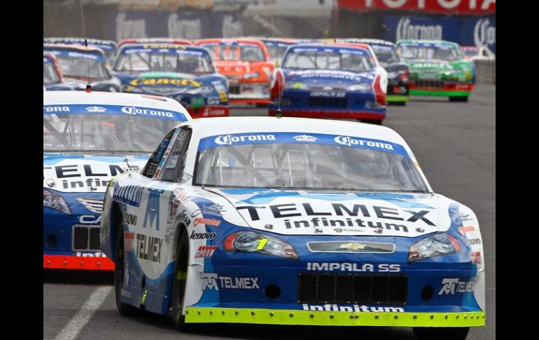 Antonio Pérez durante el evento de la ciudad de México de la Nascar México. MEXSPORT  /