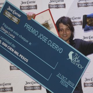Diego Luna recibe estímulo económico
