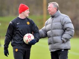 Ferguson y Rooney limaron asperezas y sellaron la polémica con la renovación de contrato. EFE  /