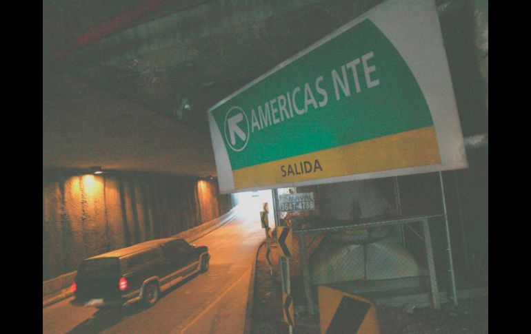 La salida hacia Avenida Américas ayer lució sin presencia de agua. A. GARCÍA  /