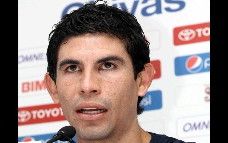 El defensa del Guadalajara, Jonny Magallón, en rueda de prensa. MEXSPORT  /