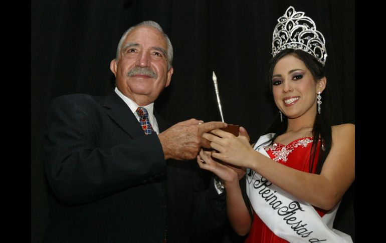 El pintor originario de Chihuahua, Rafael Sáenz, recibió el Pincel de Plata. E. BARRERA  /