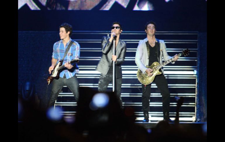 Nick, Joe y Kevin Jonas entregaron un set de 21 canciones en la parte final de un concierto lleno de energía. A. CAMACHO  /