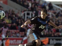 Javier 'Chicharito' Hernández sigue siendo alabado por su técnico. EFE  /