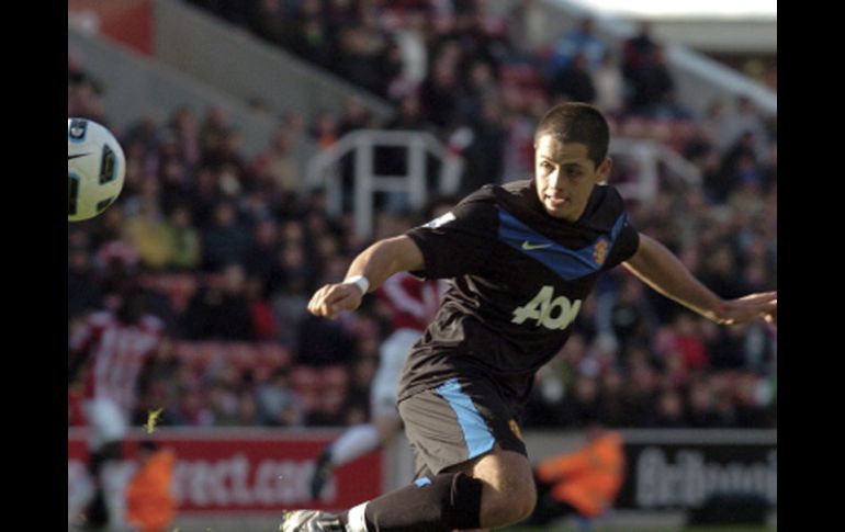 Javier 'Chicharito' Hernández sigue siendo alabado por su técnico. EFE  /