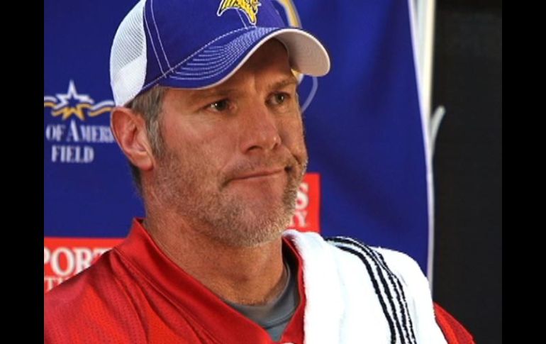 Sigue el caso del el  mariscal de campo de los Vikings de Minnesota, Brett Favre. AP  /