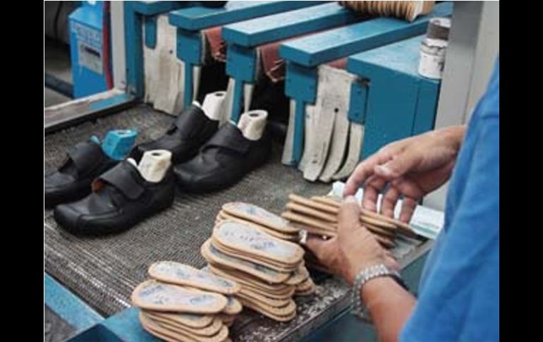 En México se importa alrededor de 50 millones de pares de zapatos. ARCHIVO  /