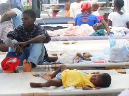 Tras el sismo de enero, la población quedó vulnerable a epidemias, principalmente los niños y ancianos. AFP  /