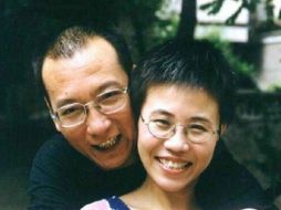 El Premio  Nobel de la Paz, Liu Xiaobo, posa junto a su esposa Liu Xia, en Beijing. NTX  /