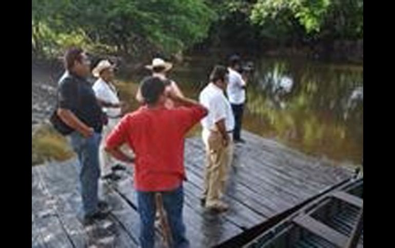 Autoridades visitan la comunidad de La Unión, ubicada frente al Río Hondo, el cual aún no representa ningún peligro. EL UNIVERSAL  /