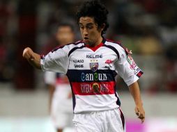 Christian Bermudez dominando el balón durante el duelo ante el Atlas. MEXSPORT  /