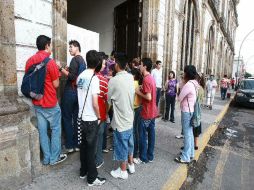 Salen a manifestarse por segunda vez estudiantes de la preparatoria número uno de la Universidad de Guadalajara. ARCHIVO  /