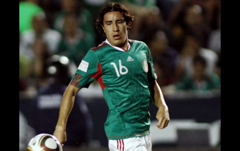 Efraín Juárez con el Tri en el duelo amistoso ante Monterrey. MEXSPORT  /