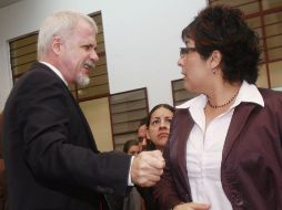 Raúl Padilla, presidente de la FIL, junto a Nubia Macías durante la rueda de prensa. A.GARCÍA  /