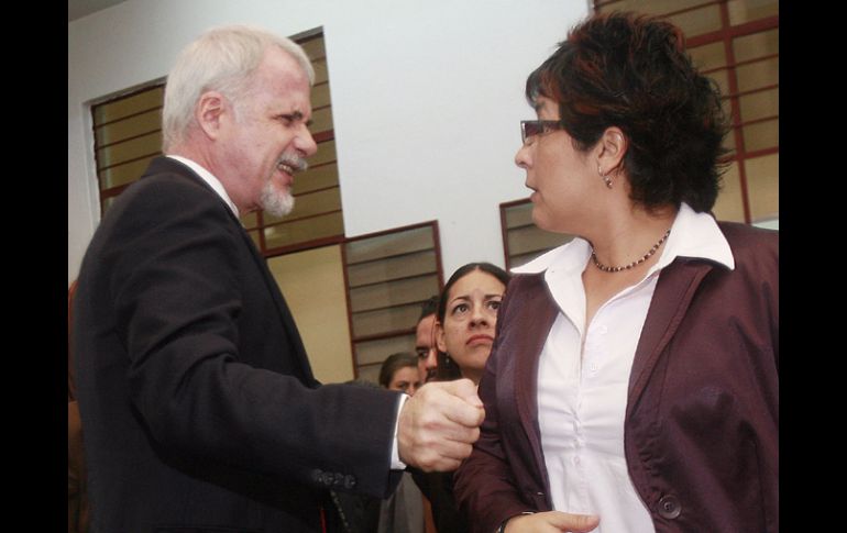 Raúl Padilla, presidente de la FIL, junto a Nubia Macías durante la rueda de prensa. A.GARCÍA  /