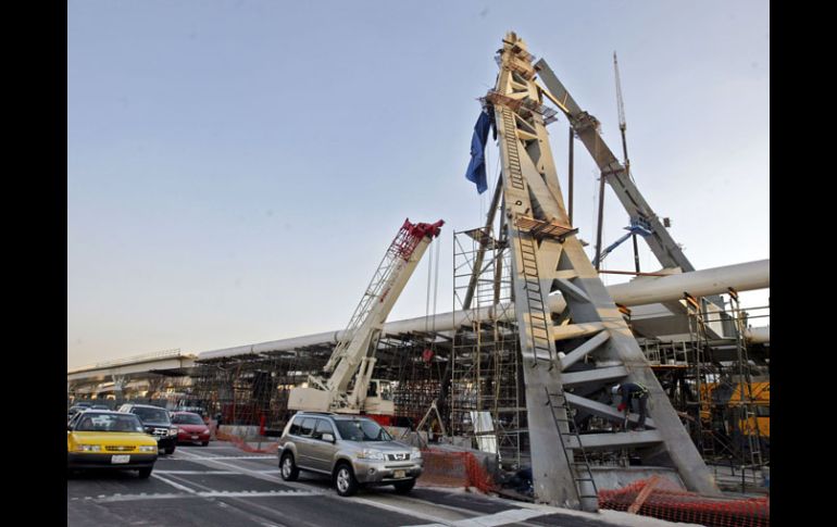 Los trabajos de construcción del Puente Matute Remus llevan un 90% de vance. E. BARRERA  /