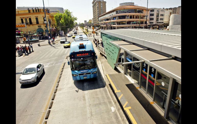 El gobernador del Estado lamentó que los alcaldes metropolitanos hayan rechazado también los recursos federales para el BRT. E. BARRERA  /