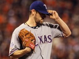 Cliff Lee perdió su primer partido de postemporada y tuvo su salida más corta. EFE  /