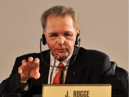 El presidente del COI, Jacques Rogge quiere que la FIFA sea lo más trasparente posible. EFE  /