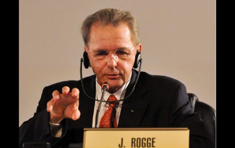 El presidente del COI, Jacques Rogge quiere que la FIFA sea lo más trasparente posible. EFE  /