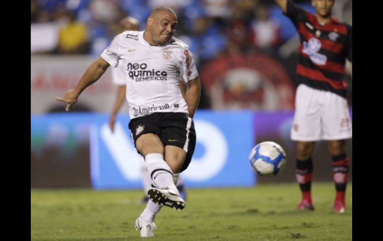 El jugador del Corinthians Ronaldo salvó a su equipo de la derrota anotando el gol del empate. AP  /