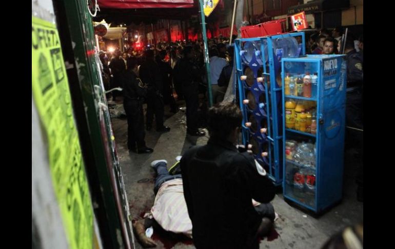 Seis jóvenes fueron ejecutados por un grupo de personas armadas, en el barrio de Tepito. EL UNIVERSAL  /