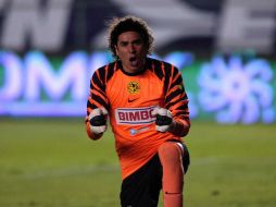 Guillermo Ochoa, portero del América, celebra el gol de la victoria de su equipo. MEXSPORT  /