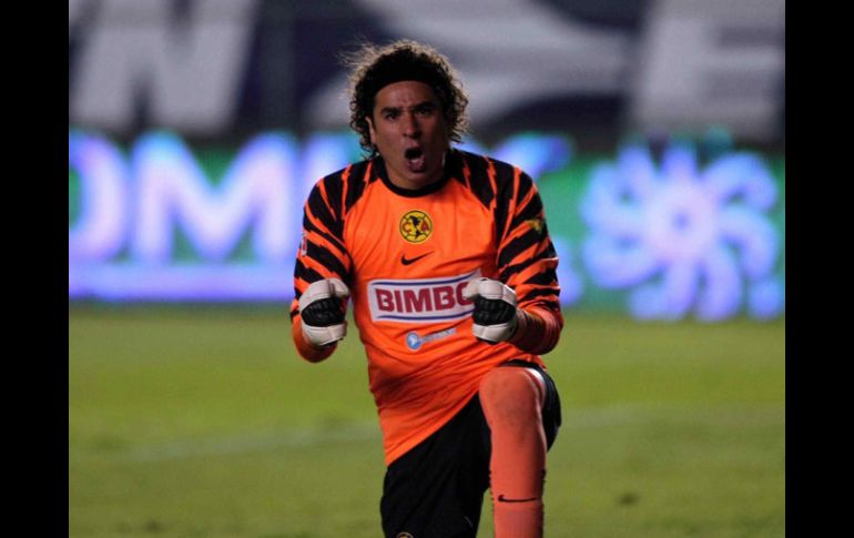 Guillermo Ochoa, portero del América, celebra el gol de la victoria de su equipo. MEXSPORT  /