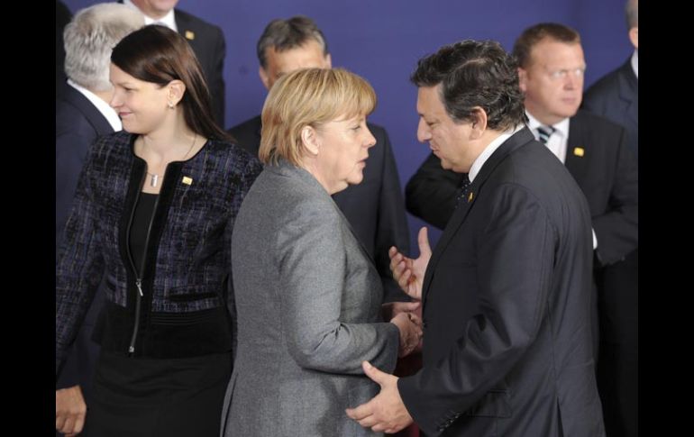 La canciller alemana, Angela Merkel y el presidente de la Comisión Europea, José Manuel Durao Barroso. EFE  /